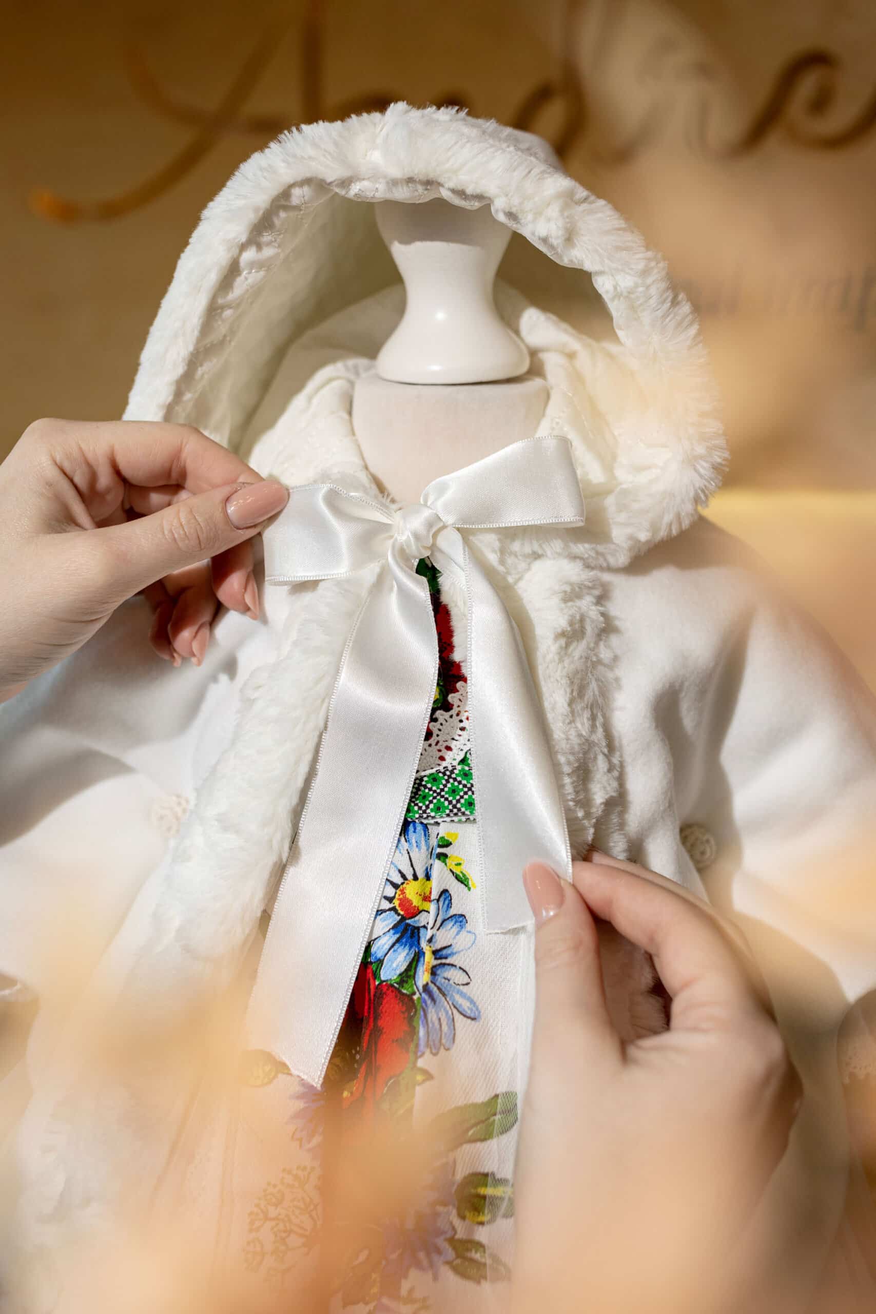 Set Capă ivoire +Ana roșu 3 Set Capă ivoire +Ana roșu - imagine 3