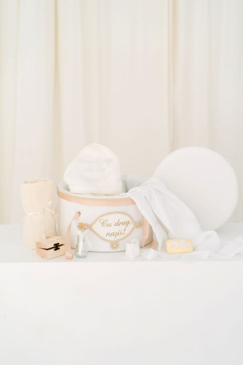 Pachet botez -20% REDUCERE – Cufăr buretat + Trusou PureBebe - bej