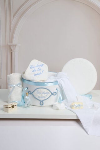 Pachet botez -20% REDUCERE – Cufăr buretat + Trusou PureBebe - bleu