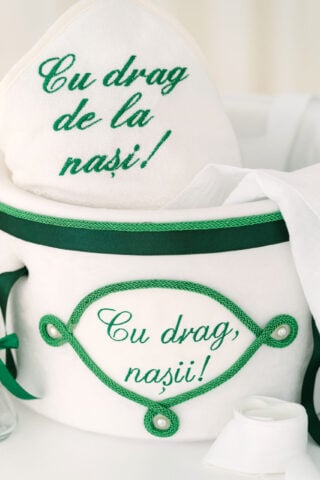 Cufăr buretat din catifea pufoasă - verde