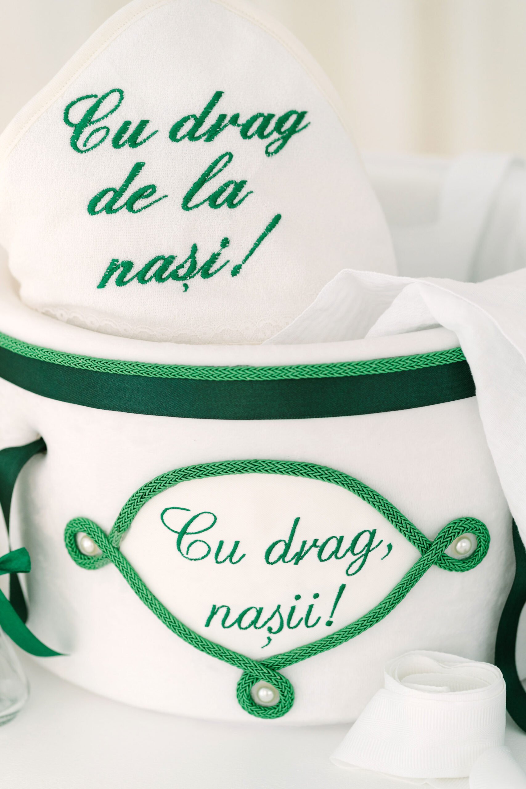 Cufăr buretat din catifea pufoasă - verde