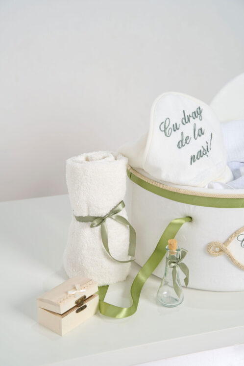 Pachet botez -20% REDUCERE – Cufăr buretat + Trusou PureBebe - olive - imagine 3
