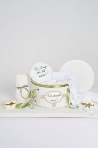 Pachet botez -20% REDUCERE – Cufăr buretat + Trusou PureBebe - olive