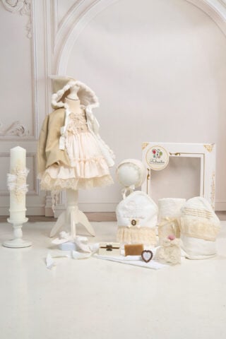 Set botez Borangic și capă Floare bej+ Trusou + Lumânare