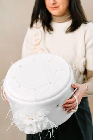 Cufăr botez FLOARE buretat din catifea pufoasă - ivoire