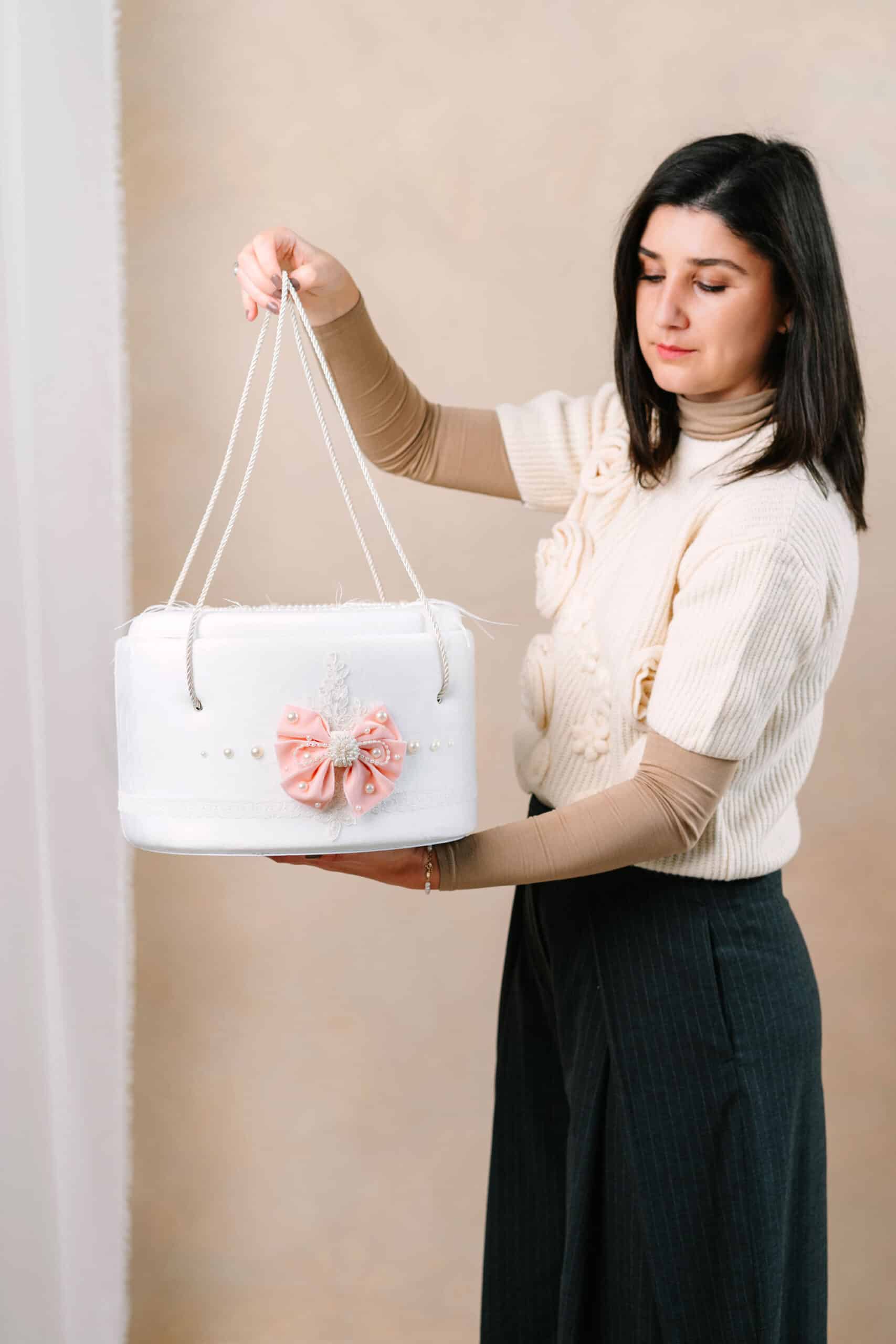 Cufăr botez FUNDĂ buretat din catifea pufoasă - ivoire 1 Cufăr botez FUNDĂ buretat din catifea pufoasă - ivoire