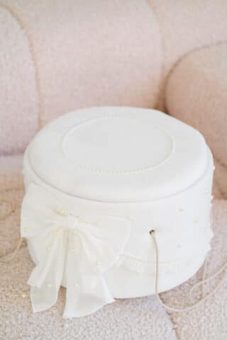 Cufăr botez Rază de Borangic buretat din catifea pufoasă - alb-ivoire