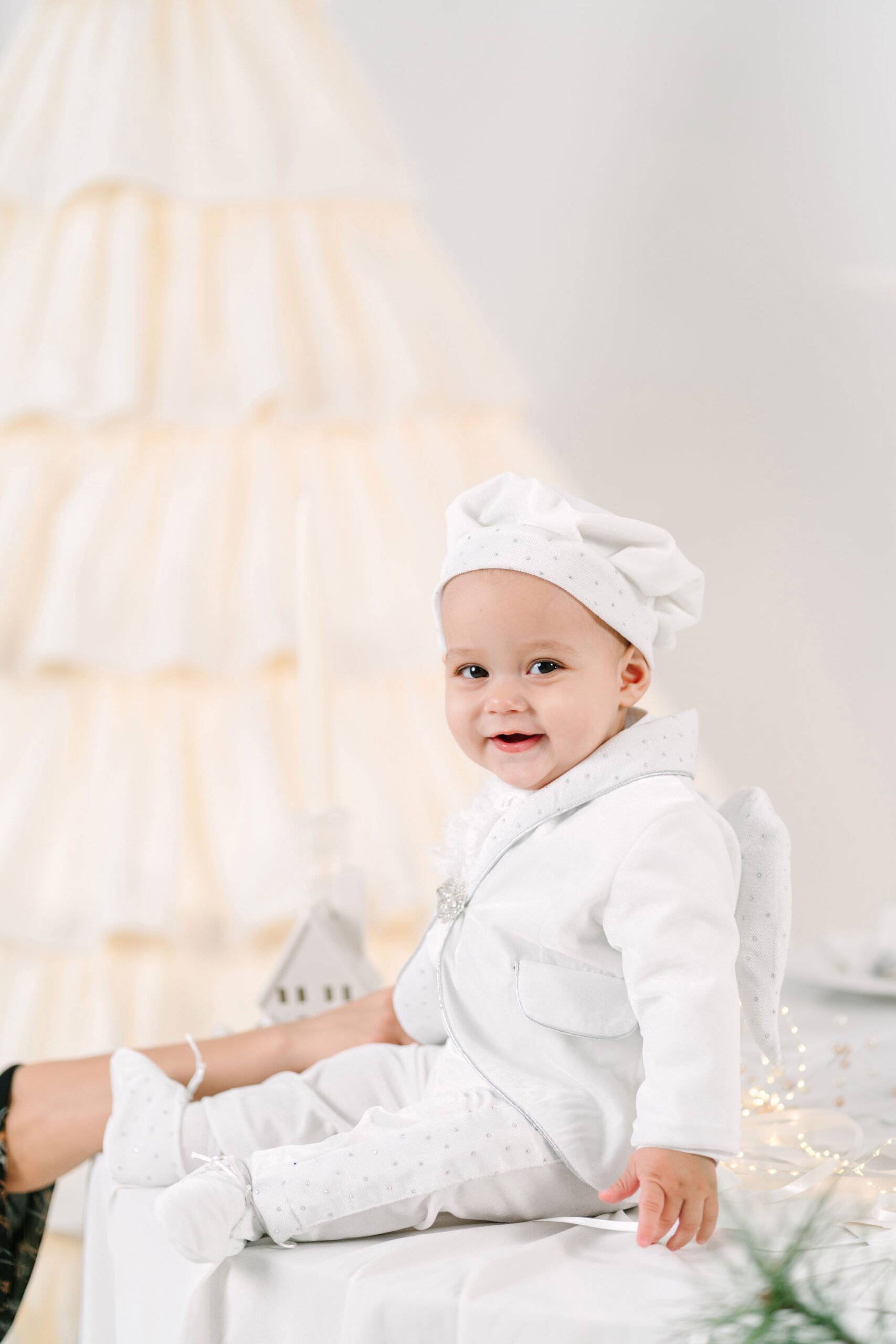 Costum botez cu Aripi - Serafim - alb 4 Costum botez cu Aripi - Serafim - alb - imagine 4