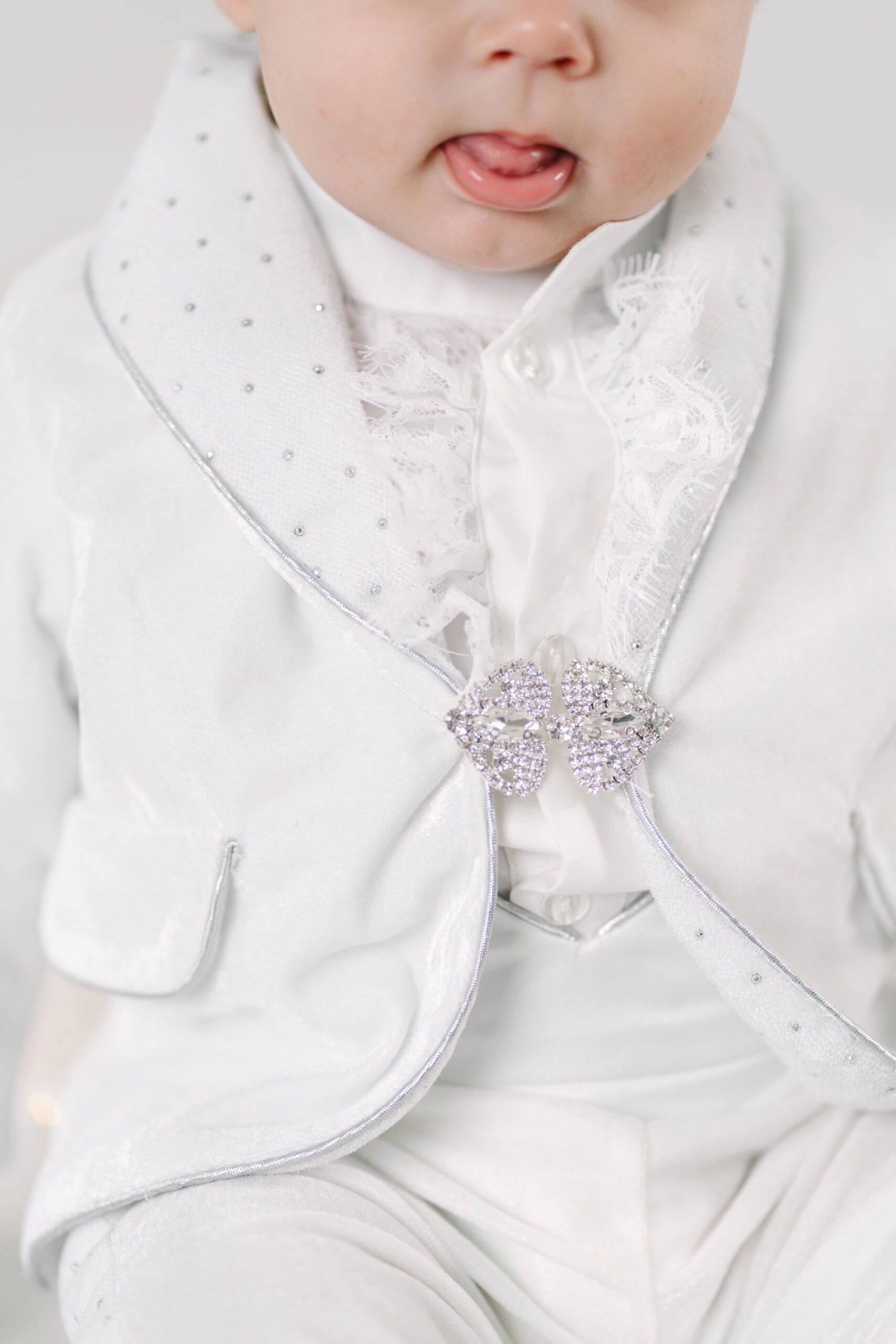 Costum botez cu Aripi - Serafim - alb 5 Costum botez cu Aripi - Serafim - alb - imagine 5