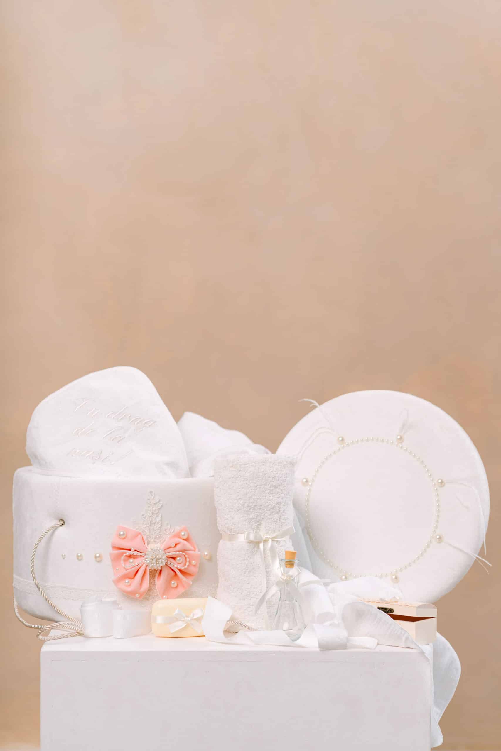 Pachet botez -20% REDUCERE – Cufăr FUNDĂ buretat + Trusou PureBebe - ivoire 1 ✨ Pachet botez cu -20% REDUCERE – Cufăr buretat FUNDĂ + Trusou PureBebe