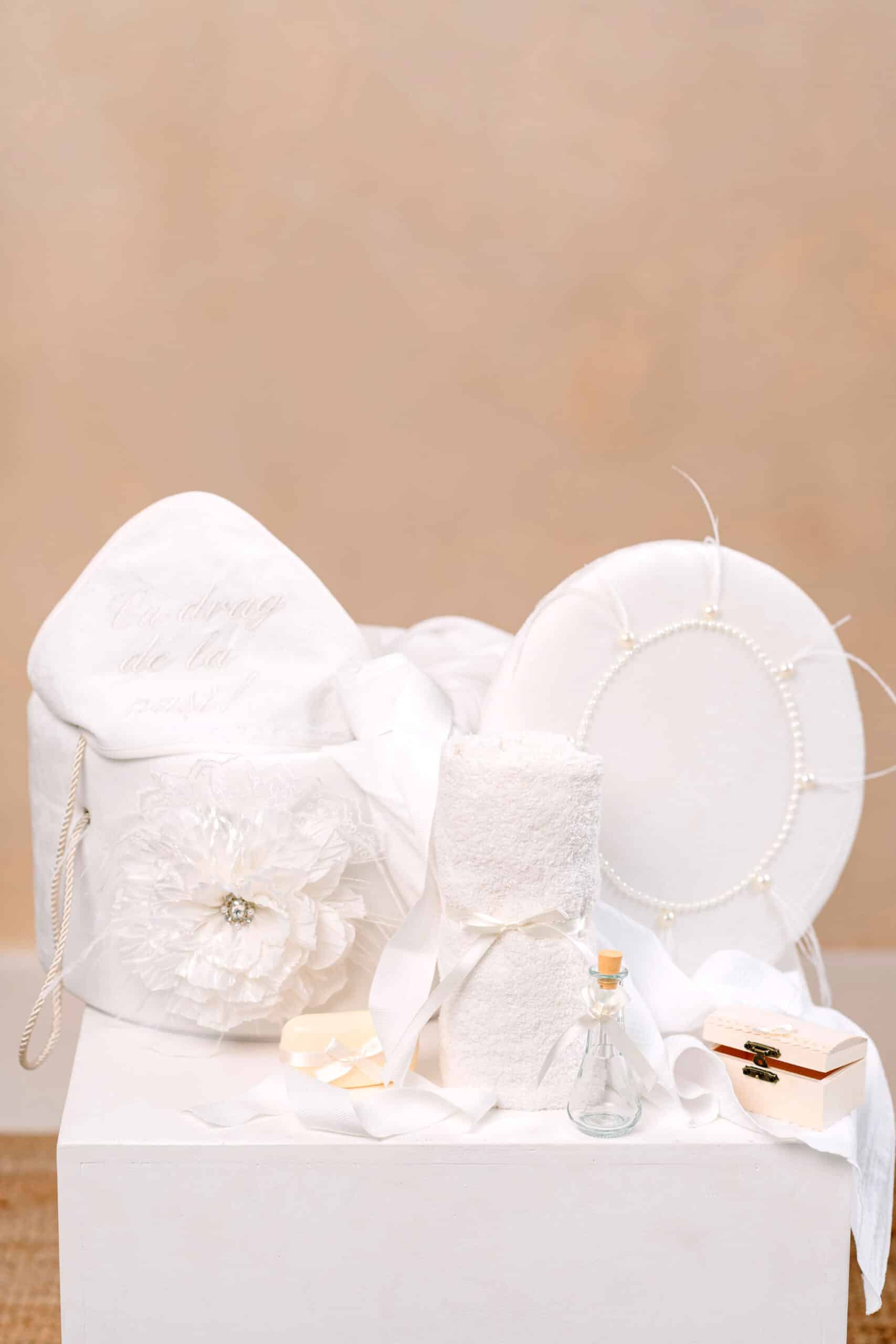 Pachet botez -20% REDUCERE – Cufăr FLOARE buretat + Trusou PureBebe - ivoire 2 Pachet botez -20% REDUCERE – Cufăr FLOARE buretat + Trusou PureBebe - ivoire - imagine 2