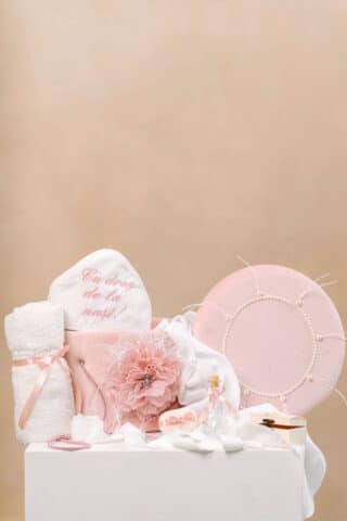 ✨ Pachet botez cu -20% REDUCERE – Cufăr buretat FLOARE + Trusou PureBebe