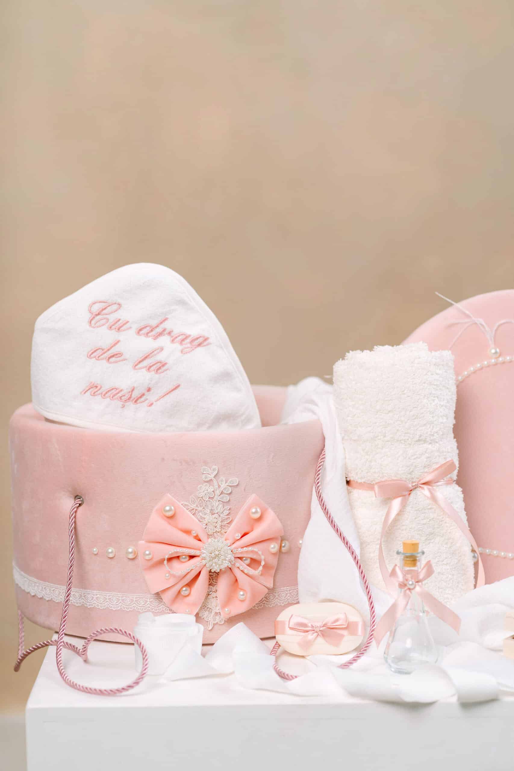 Pachet botez -20% REDUCERE – Cufăr FUNDĂ buretat + Trusou PureBebe - roz 2 Pachet botez -20% REDUCERE – Cufăr FUNDĂ buretat + Trusou PureBebe - roz - imagine 2