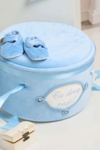 Cufăr botez COLOR buretat din catifea pufoasă - bleu