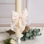 Lumânare botez A33 cu fundă elegantă și perle - grej