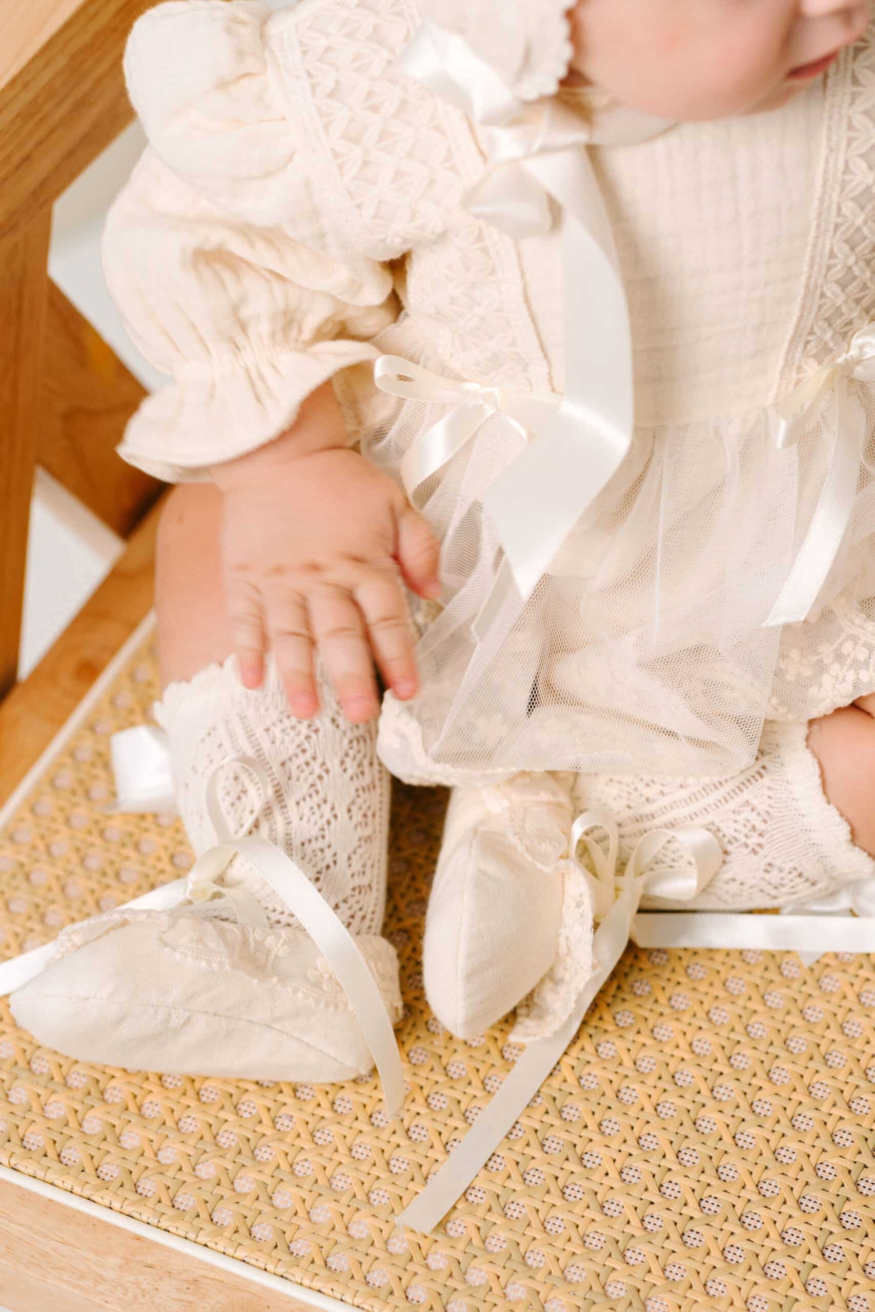 Salopetă bebe Tip Rochiță din Muselină în 3 Straturi cu Tull și Dantelă - 3 piese - ivoire 5 Șosete bebe - Set x3 șosete fete asortate
