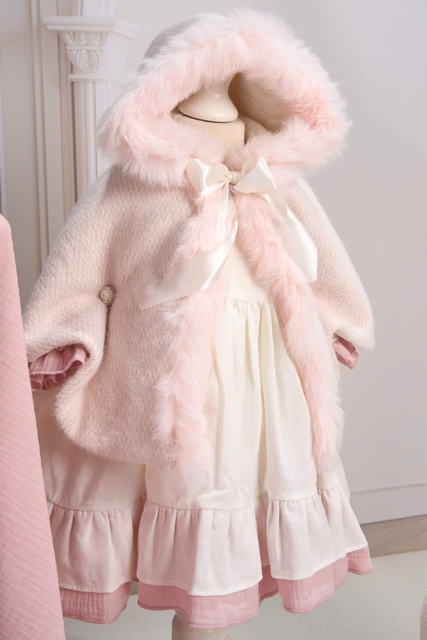 Set esențial botez Petit Coeur și Capă + Trusou + Lumânare - ivoire 7 Set esențial botez Petit Coeur și Capă + Trusou + Lumânare - ivoire - imagine 7