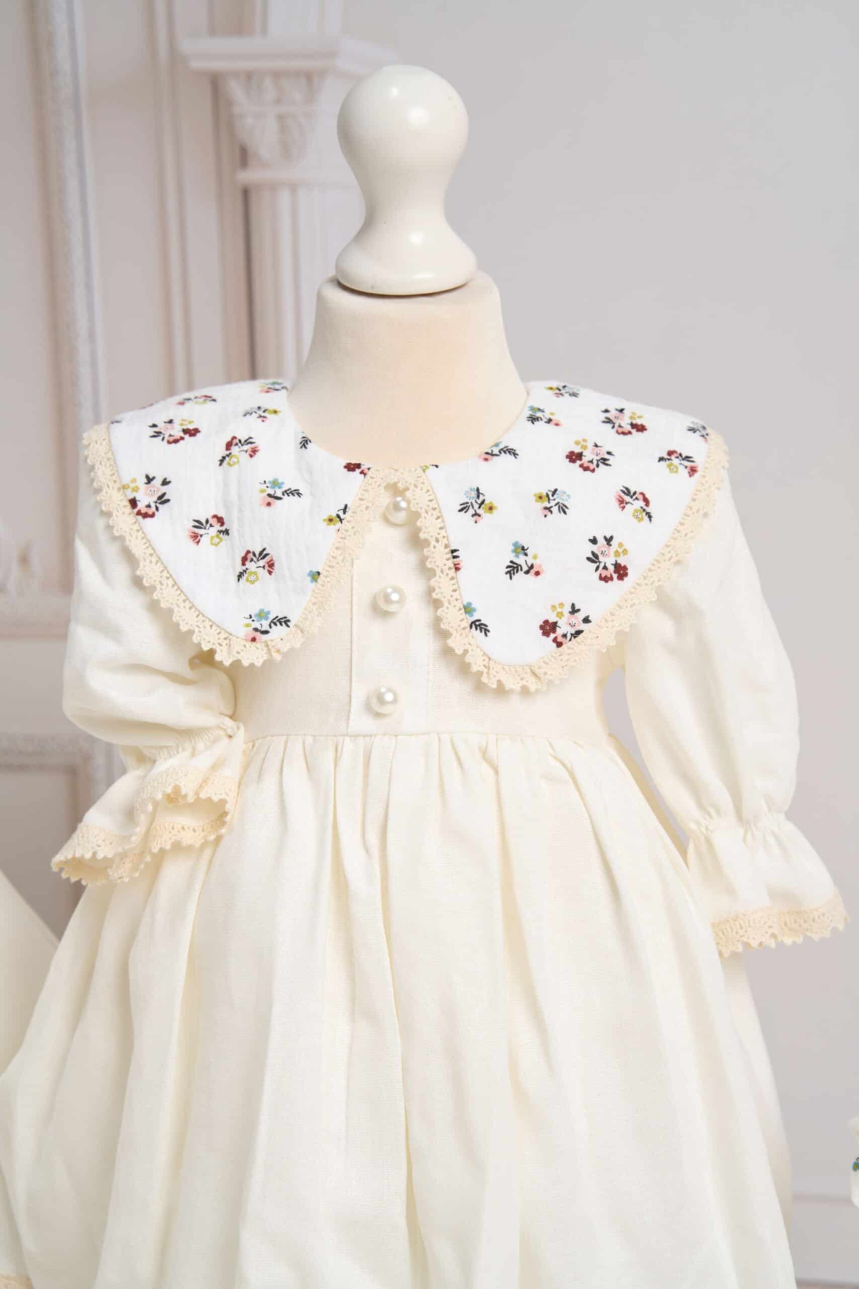 Set esențial botez Pavlova și Capă + Trusou + Lumânare - ivoire 3 Set esențial botez Pavlova și Capă + Trusou + Lumânare - ivoire - imagine 3