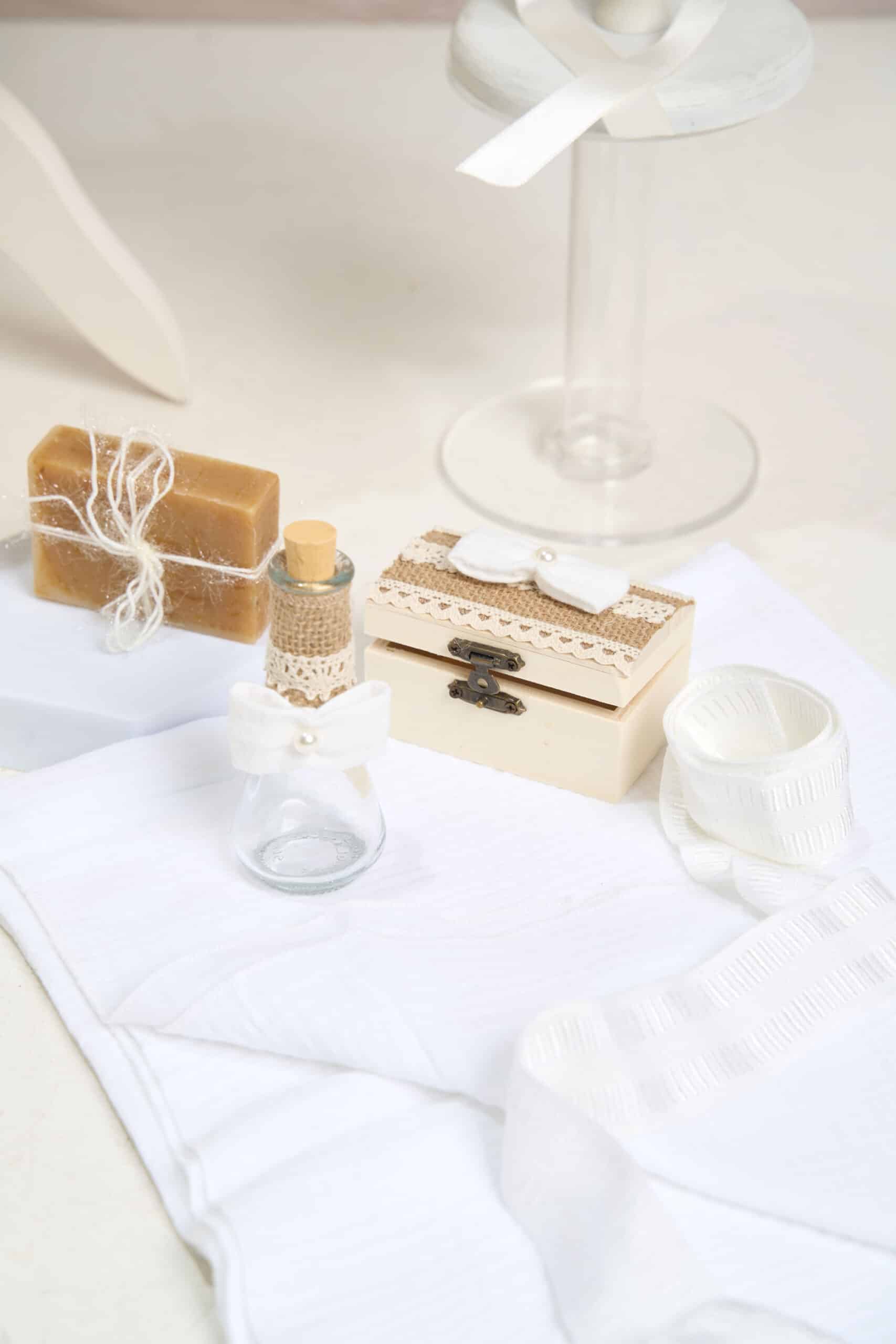 Set esențial botez Pavlova și Capă + Trusou + Lumânare - ivoire 6 Set esențial botez Pavlova și Capă + Trusou + Lumânare - ivoire - imagine 6