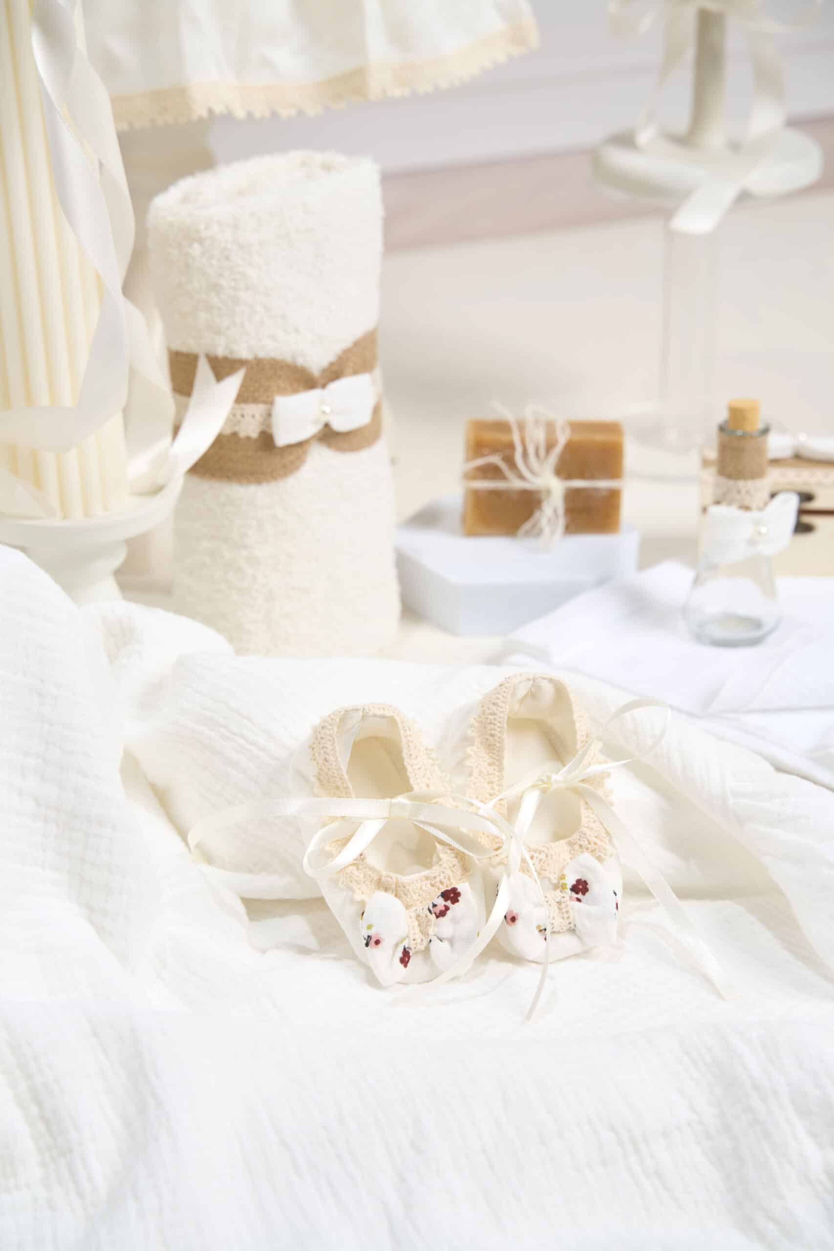 Set esențial botez Pavlova și Capă + Trusou + Lumânare - ivoire 4 Set esențial botez Pavlova și Capă + Trusou + Lumânare - ivoire - imagine 4