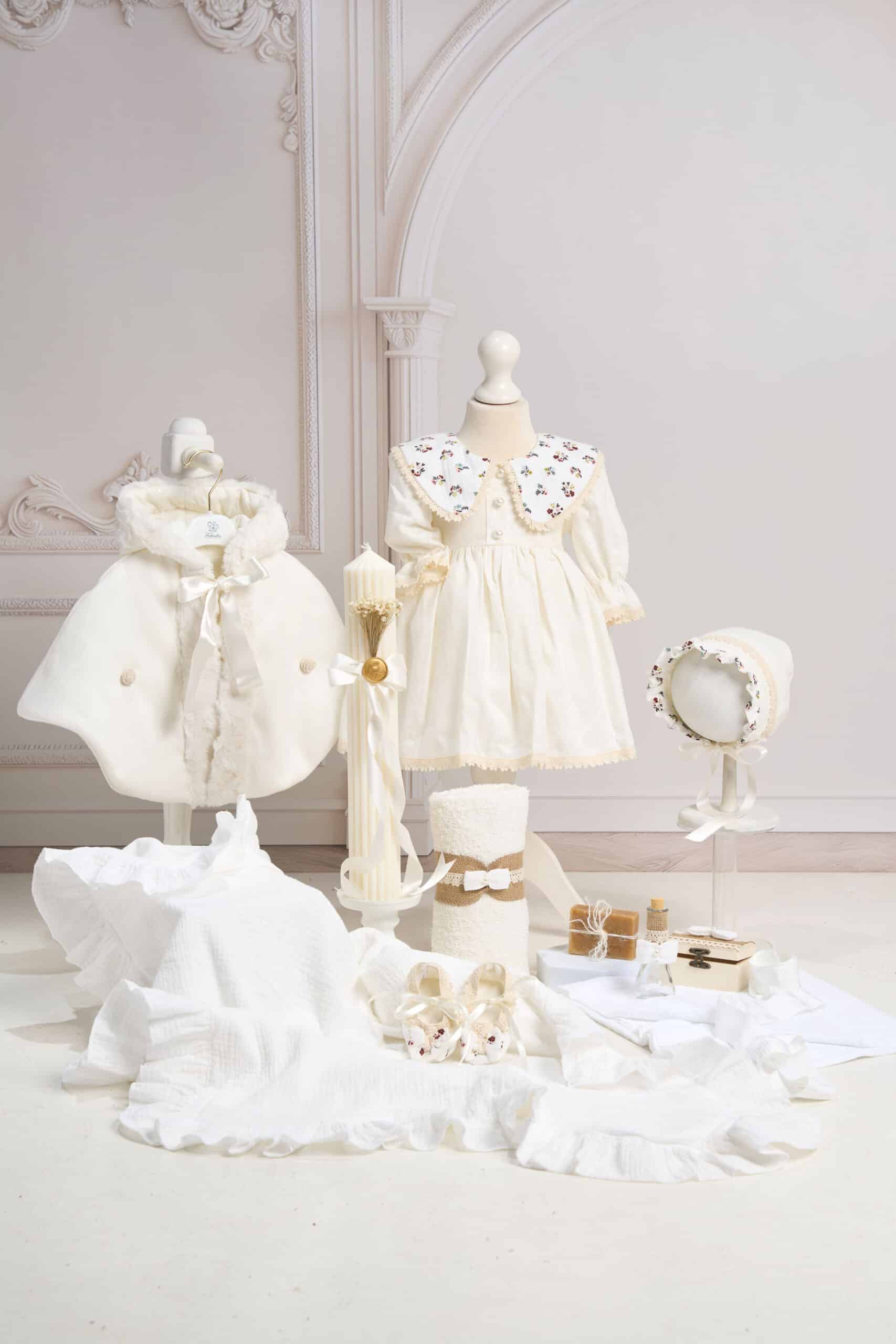 Set esențial botez Pavlova și Capă + Trusou + Lumânare - ivoire 1 Set esențial botez Pavlova + Capă + Trusou + Lumânare - ivoire