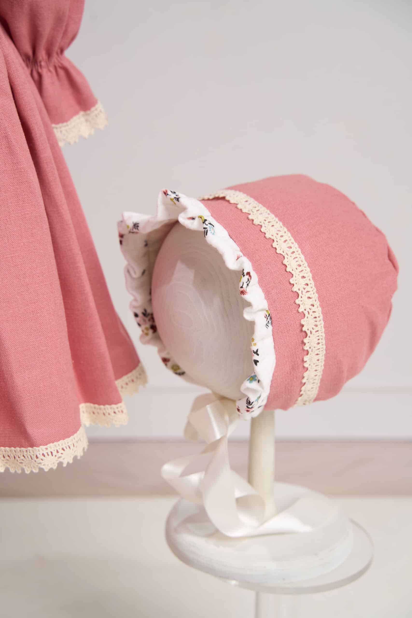 Set esențial botez Pavlova și Capă + Trusou + Lumânare - roz 5 Set esențial botez Pavlova și Capă + Trusou + Lumânare - roz - imagine 5