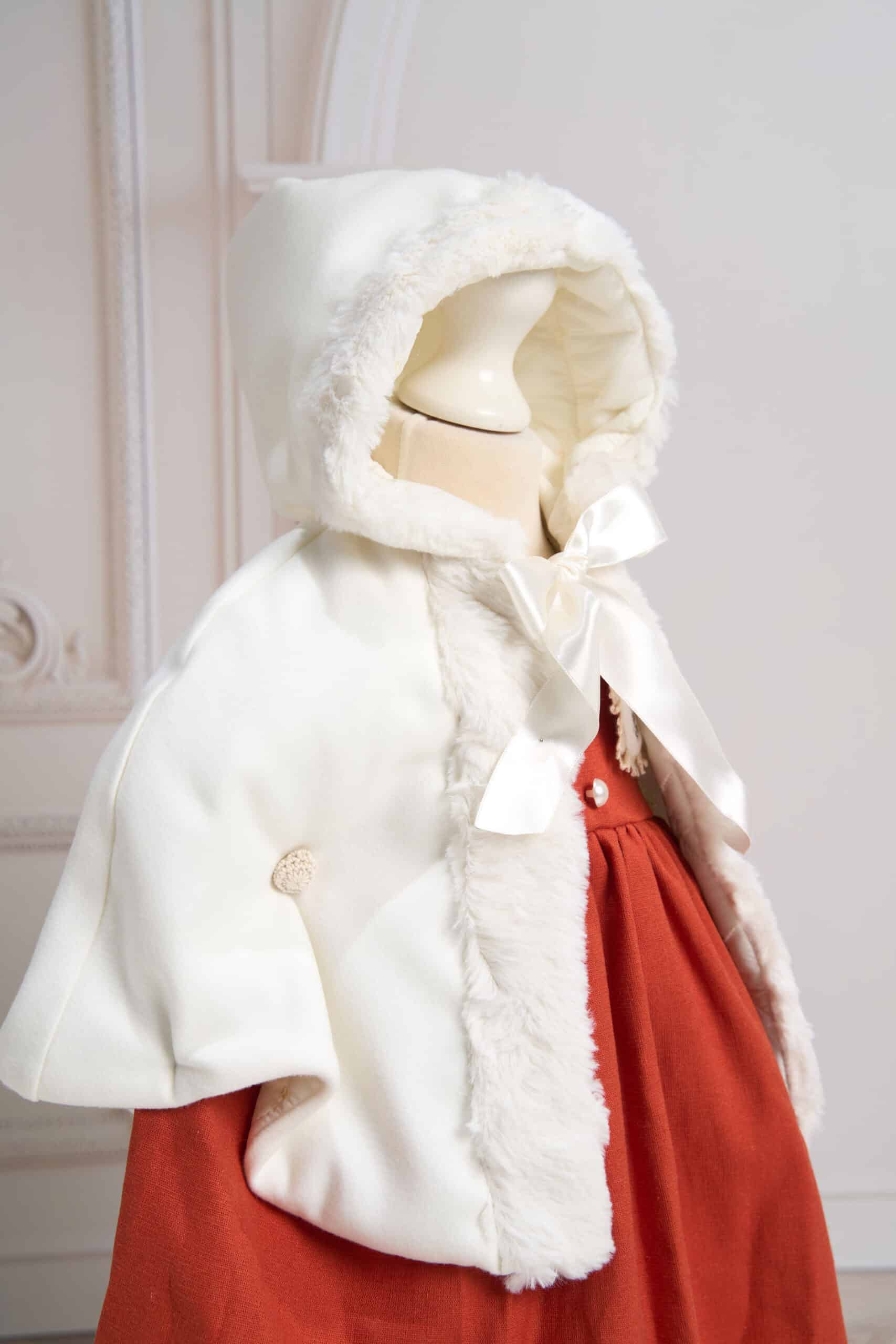 Set esențial botez Pavlova și Capă + Trusou + Lumânare - roșu Scorțișoară 8 Set esențial botez Pavlova și Capă + Trusou + Lumânare - roșu Scorțișoară - imagine 8