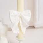 Lumânare botez A33 cu fundă elegantă și perle - alb-ivoire