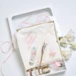 Set Cutie “Prima Băiță cu Nașii” - Tradiție, Iubire și Binecuvântare - roz vintage