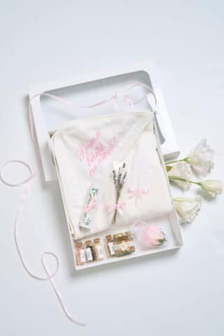 Set Cutie “Prima Băiță cu Nașii” - Tradiție, Iubire și Binecuvântare - roz