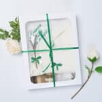 Set Cutie “Prima Băiță cu Nașii” Verde