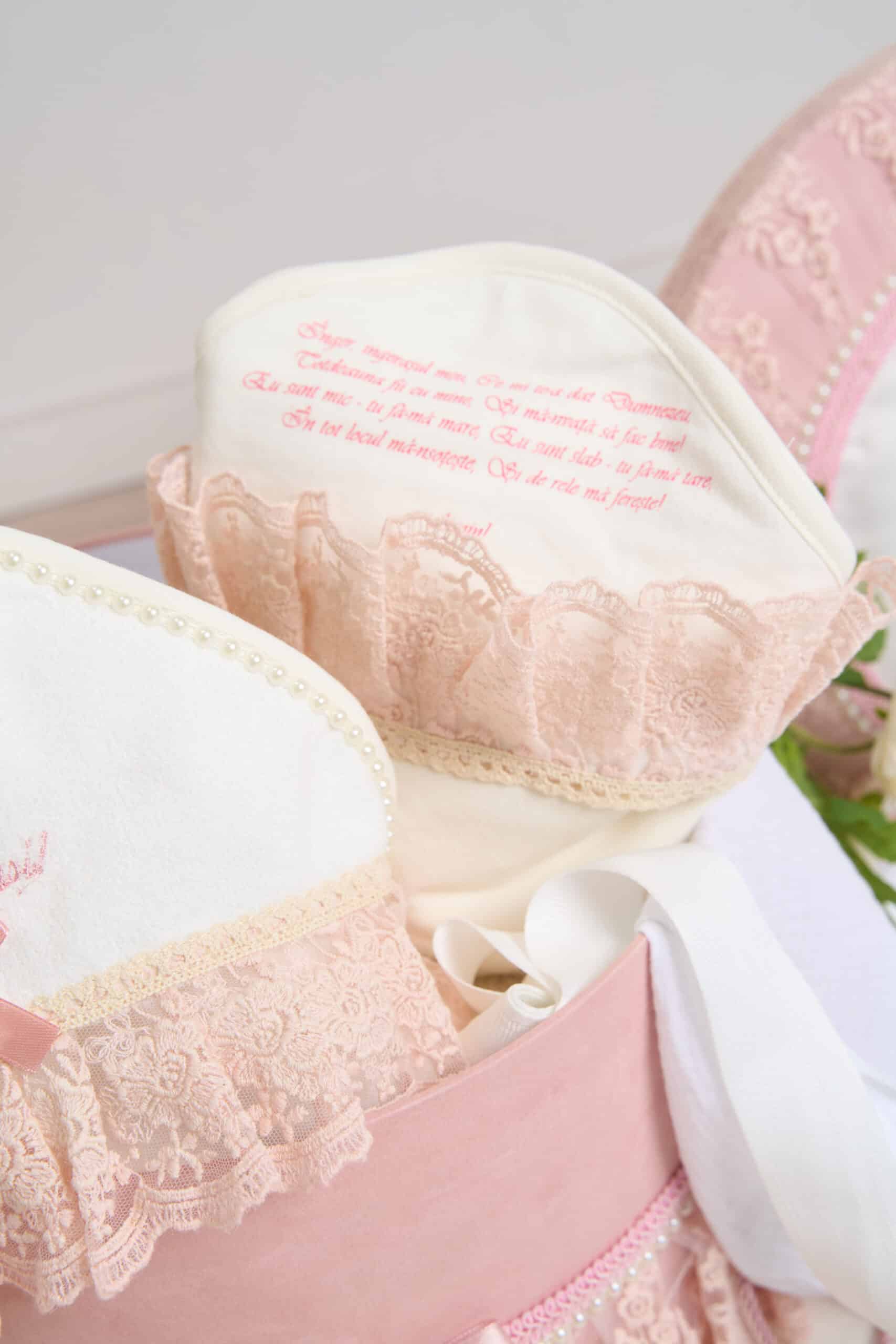 Pachet botez -15% REDUCERE - Cufăr Trusou - Volane Vintage - roz + Trusou botez - Claire 6 Pachet botez -15% REDUCERE - Cufăr Trusou - Volane Vintage - roz + Trusou botez - Claire - imagine 6