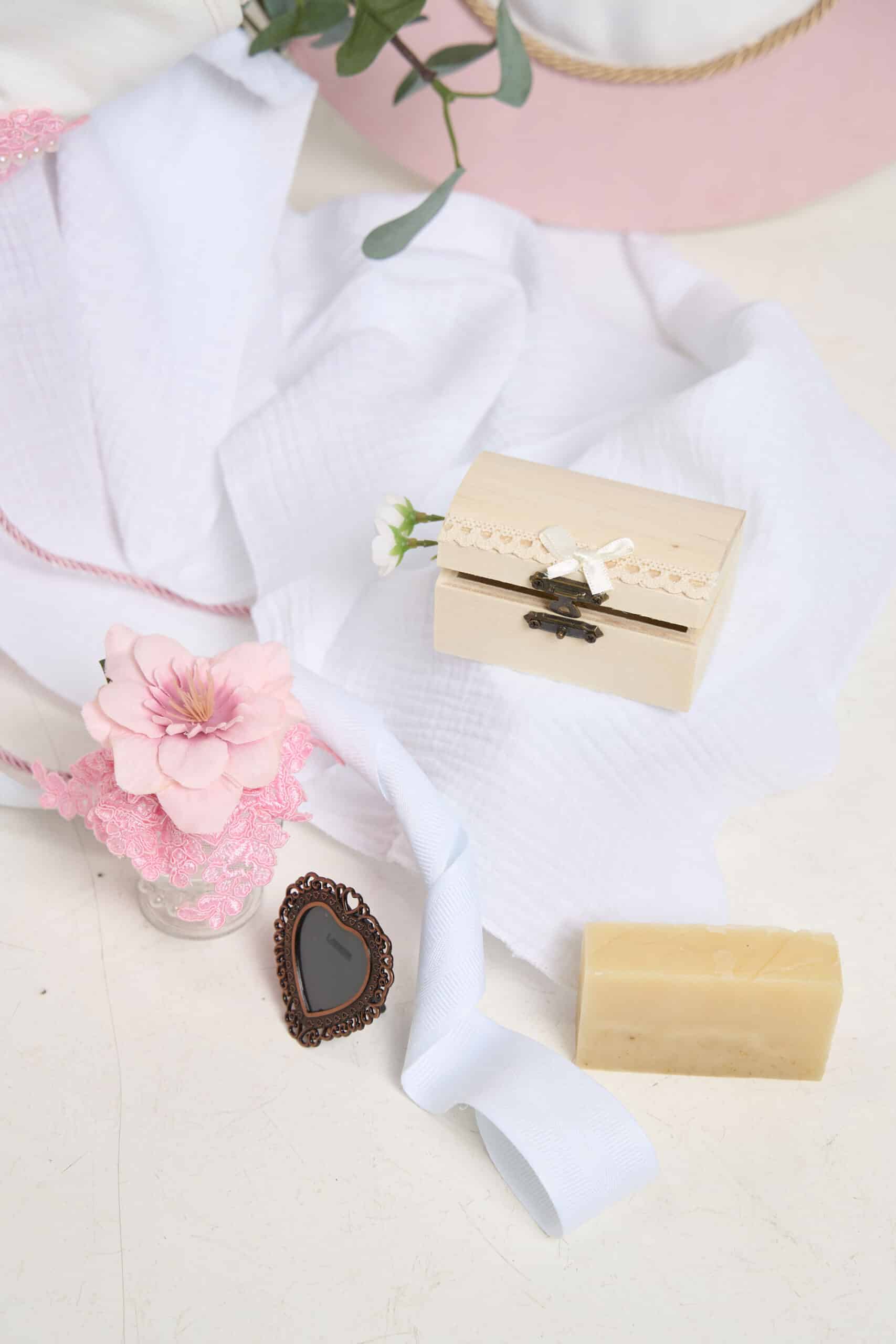 Pachet botez -15% REDUCERE - Cufăr - Ursuleț cu baloane - Roz + Trusou botez - roz 10 Pachet botez -15% REDUCERE - Cufăr - Ursuleț cu baloane - Roz + Trusou botez - roz - imagine 10