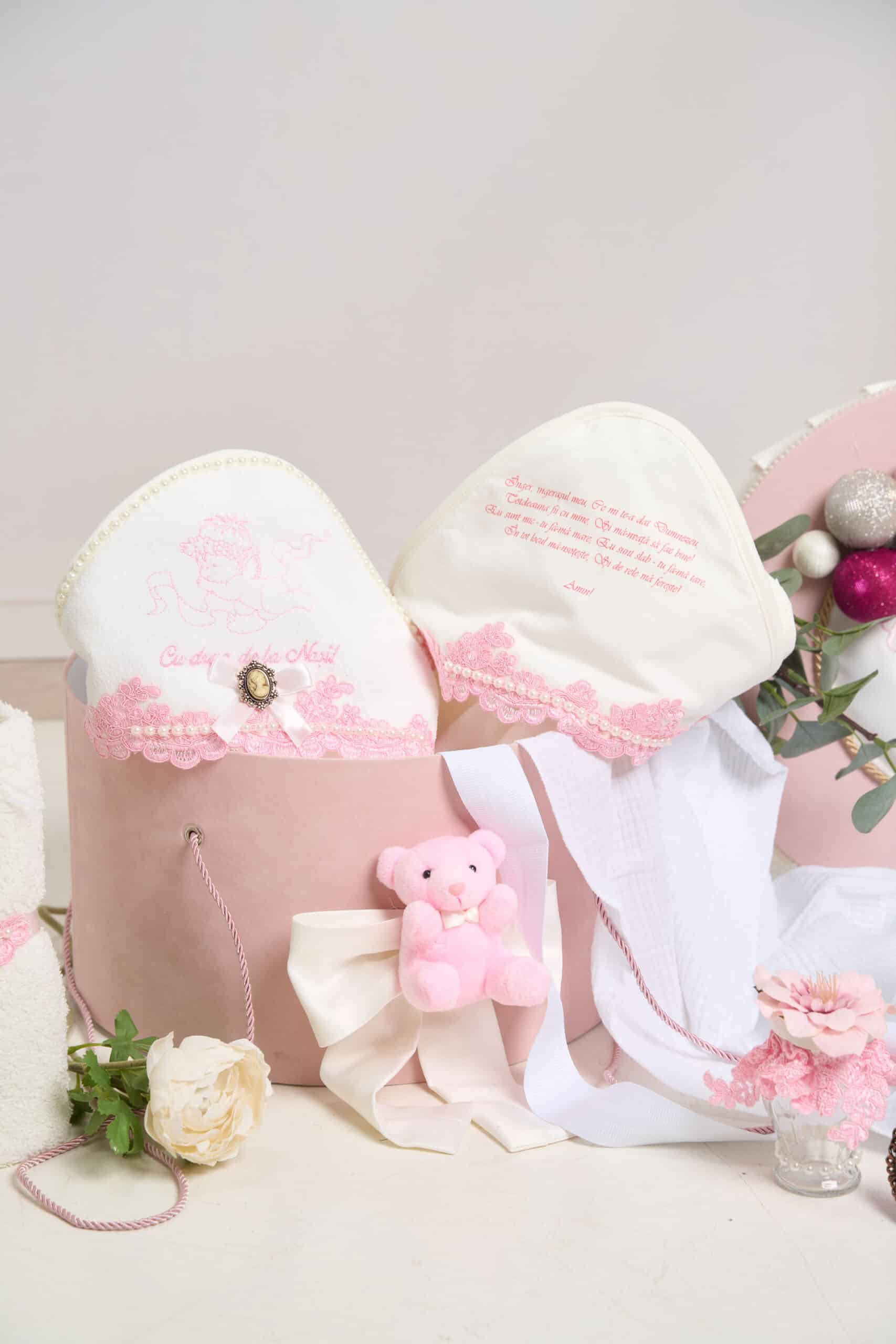 Pachet botez -15% REDUCERE - Cufăr - Ursuleț cu baloane - Roz + Trusou botez - roz 6 Pachet botez -15% REDUCERE - Cufăr - Ursuleț cu baloane - Roz + Trusou botez - roz - imagine 6