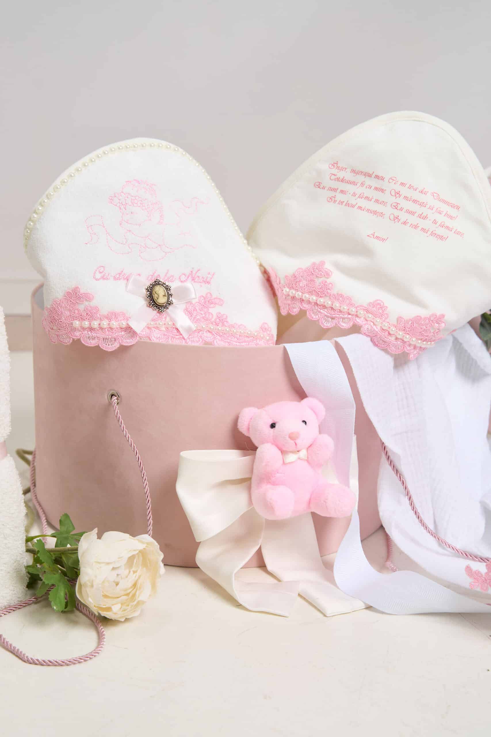 Pachet botez -15% REDUCERE - Cufăr - Ursuleț cu baloane - Roz + Trusou botez - roz 8 Pachet botez -15% REDUCERE - Cufăr - Ursuleț cu baloane - Roz + Trusou botez - roz - imagine 8