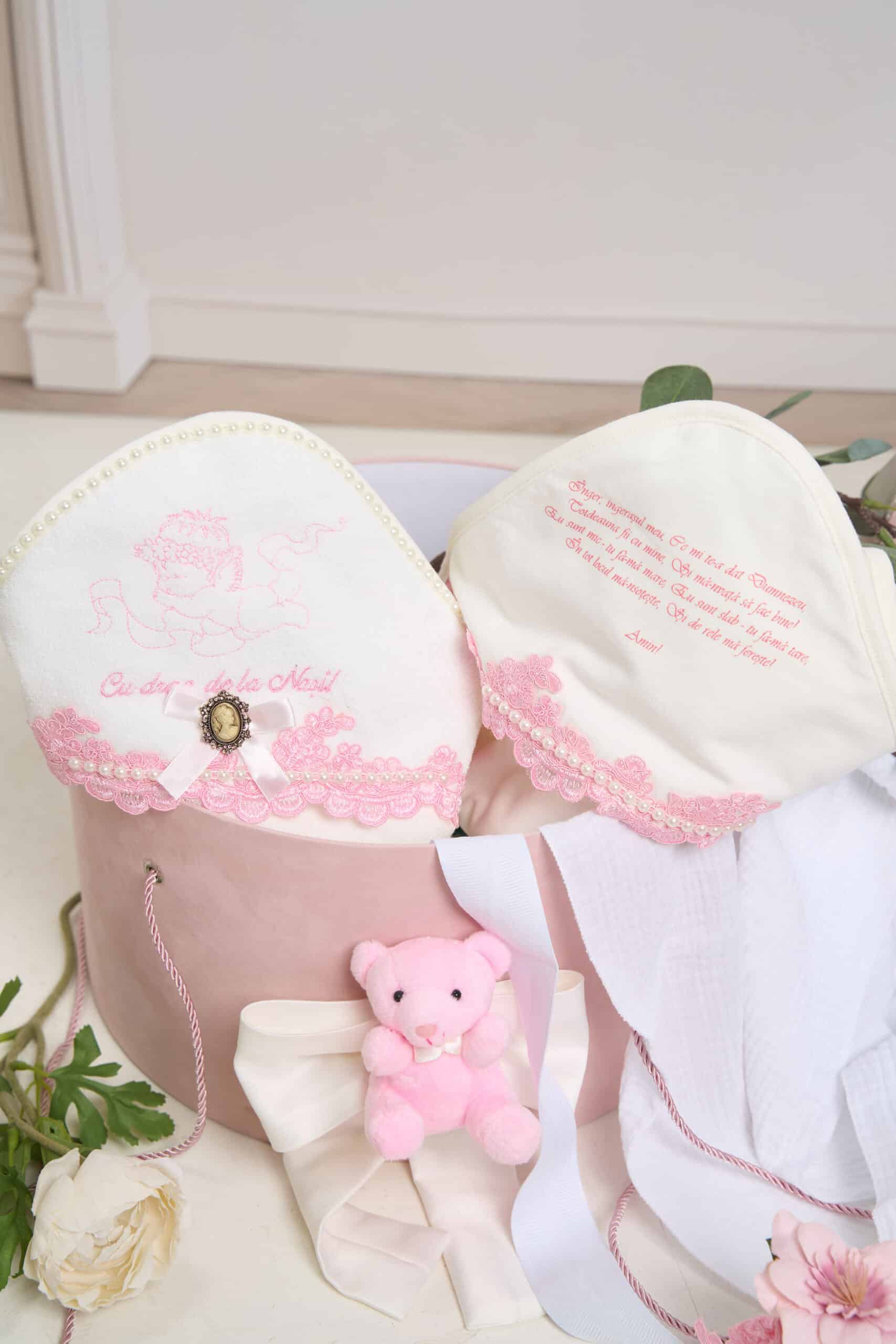 Pachet botez -15% REDUCERE - Cufăr - Ursuleț cu baloane - Roz + Trusou botez - roz 9 Pachet botez -15% REDUCERE - Cufăr - Ursuleț cu baloane - Roz + Trusou botez - roz - imagine 9