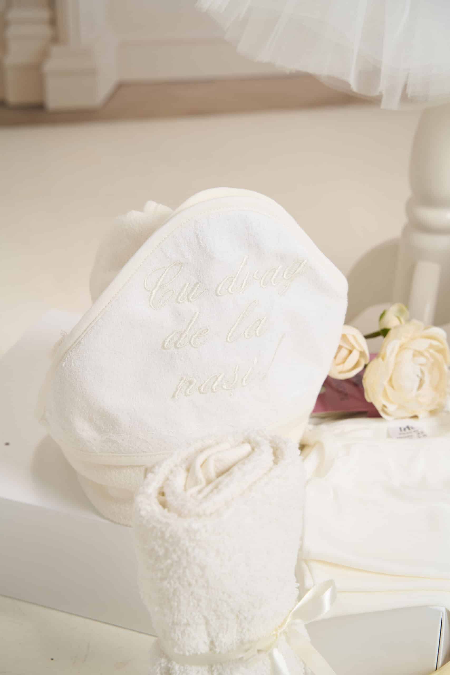 Set complet botez (trusou) - Divine Rose - ivoire (mânecă scurtă) 8 Set complet botez (trusou) - Divine Rose - ivoire (mânecă scurtă) - imagine 8