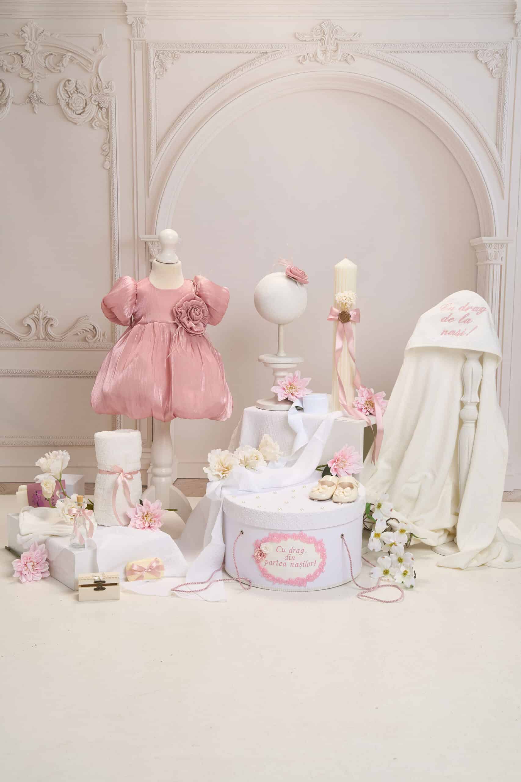 Set complet botez (trusou) - Kate - roz-vintage (mânecă scurtă) - Varianta 2 1 Set complet botez (trusou) - Kate - roz-vintage (mânecă scurtă) - Varianta 2