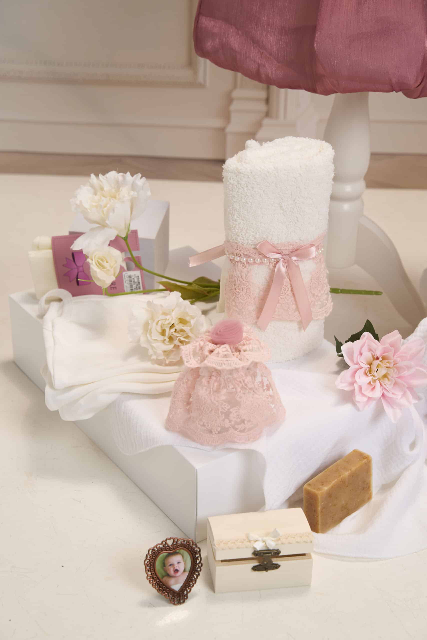 Set complet botez (trusou) - Kate - zmeură (mânecă scurtă) 12 Set complet botez (trusou) - Kate - zmeură (mânecă scurtă) - imagine 12