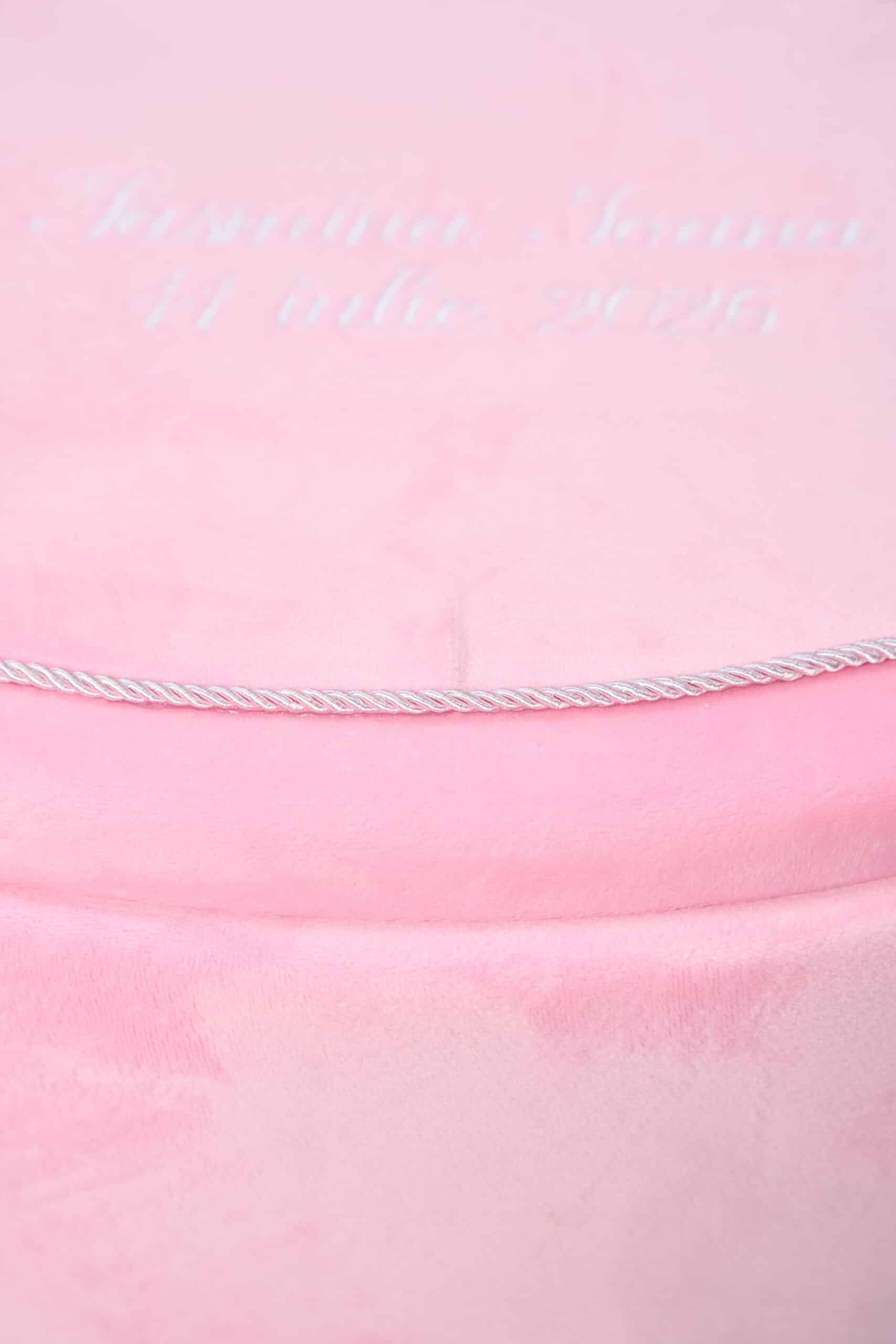 Cufăr botez oval Velvet - buretat - roz barbie 5 Cufăr botez oval Velvet - buretat - roz barbie - imagine 5