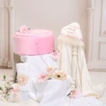 Pachet botez -20% REDUCERE - Cufăr Velvet Oval Roz Barbie + Trusou botez GraceBebe roz