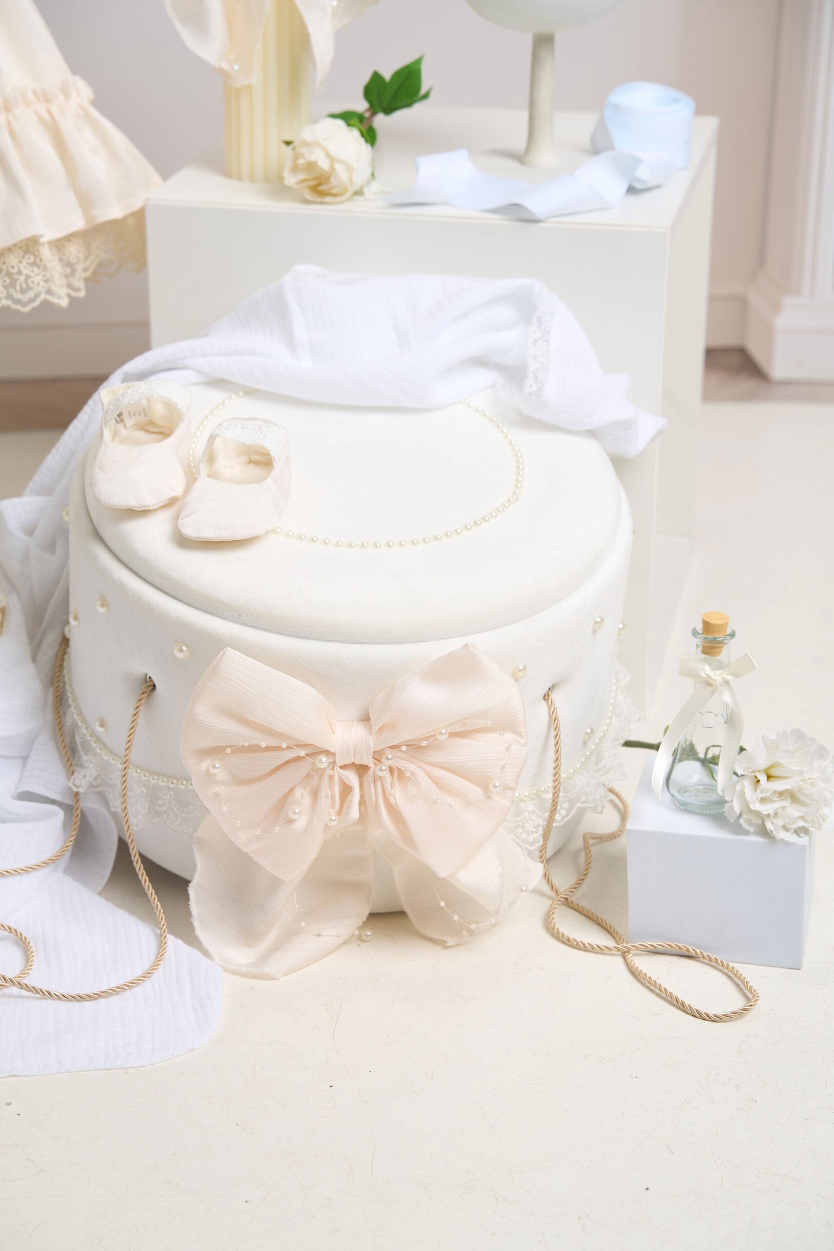 Set complet botez (trusou) - Borangic - alb-ivoire (mânecă scurtă) 3 Set complet botez (trusou) - Borangic - alb-ivoire (mânecă scurtă) - imagine 3
