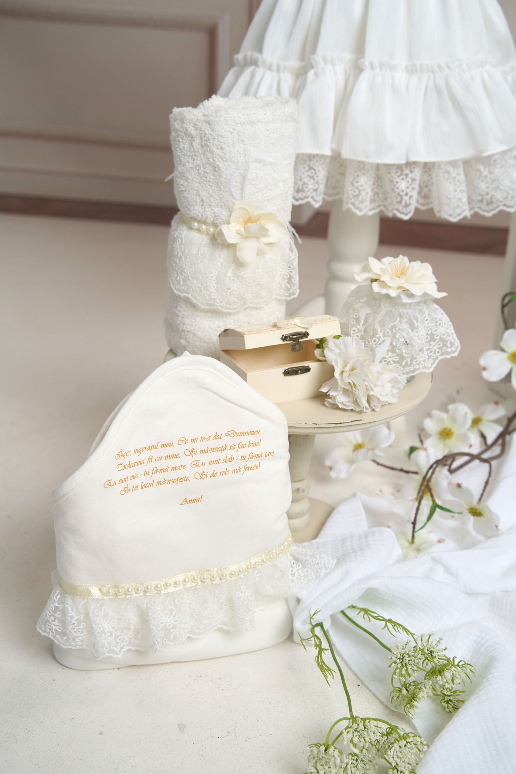Set complet botez (trusou) - Borangic - alb (mânecă scurtă) 6 Set complet botez (trusou) - Borangic - alb (mânecă scurtă) - imagine 6