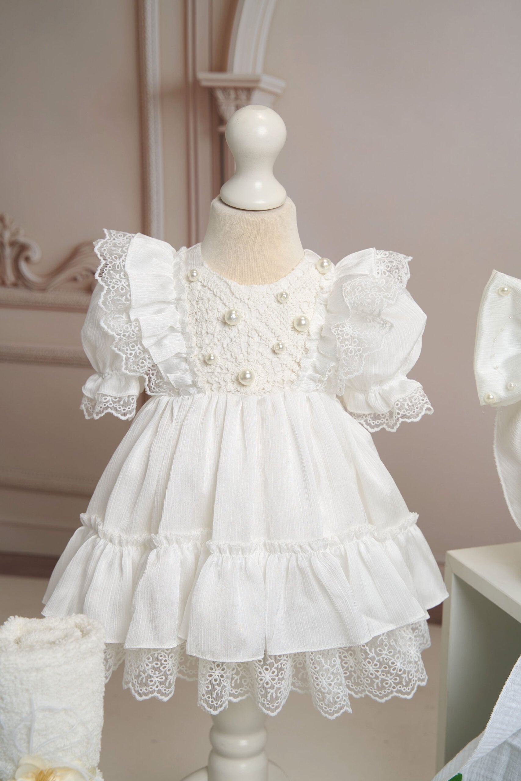 Set complet botez (trusou) - Borangic - alb (mânecă scurtă) 5 Set complet botez (trusou) - Borangic - alb (mânecă scurtă) - imagine 5