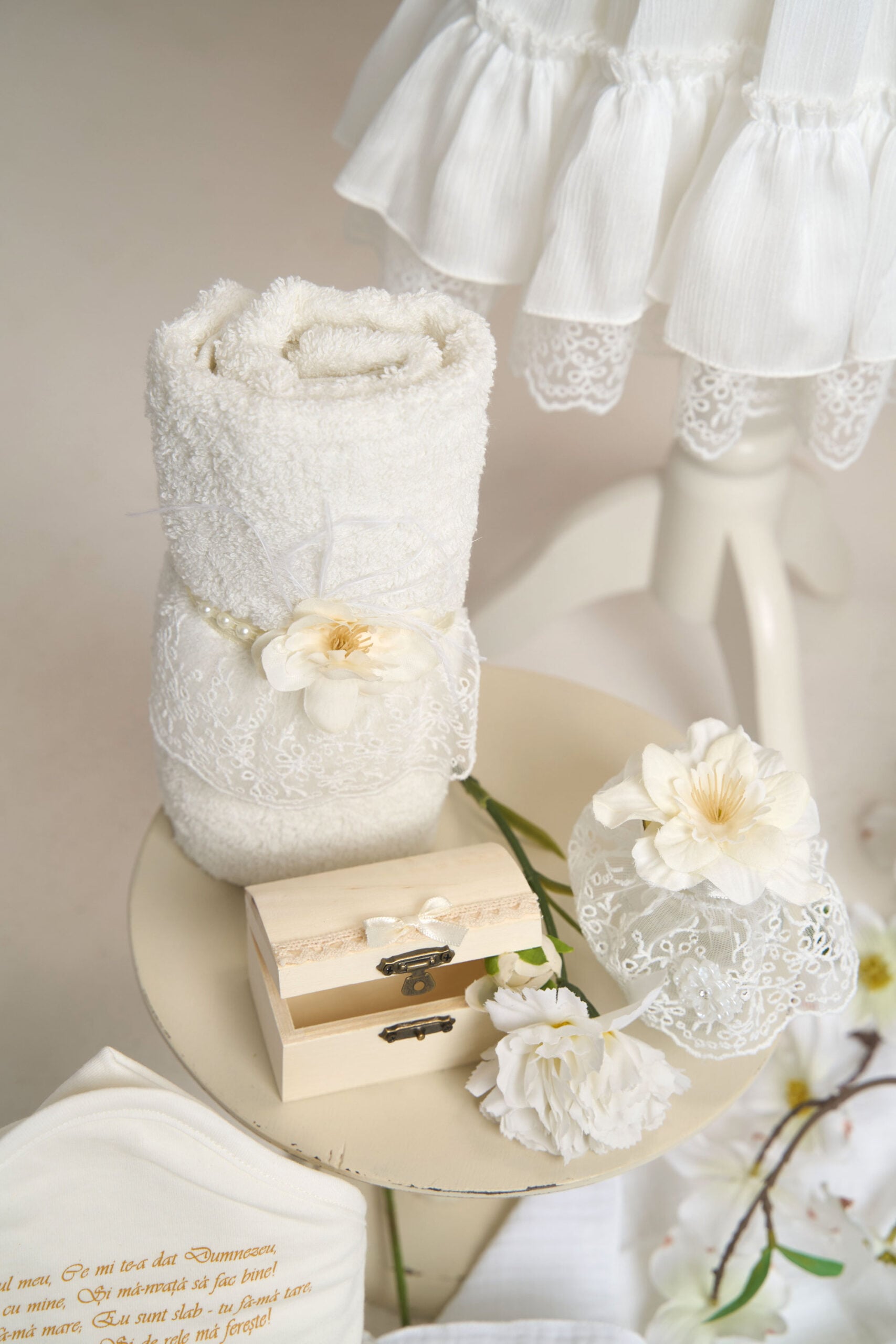 Set complet botez (trusou) - Claire - alb (mânecă scurtă) 15 Set complet botez (trusou) - Claire - alb (mânecă scurtă) - imagine 15