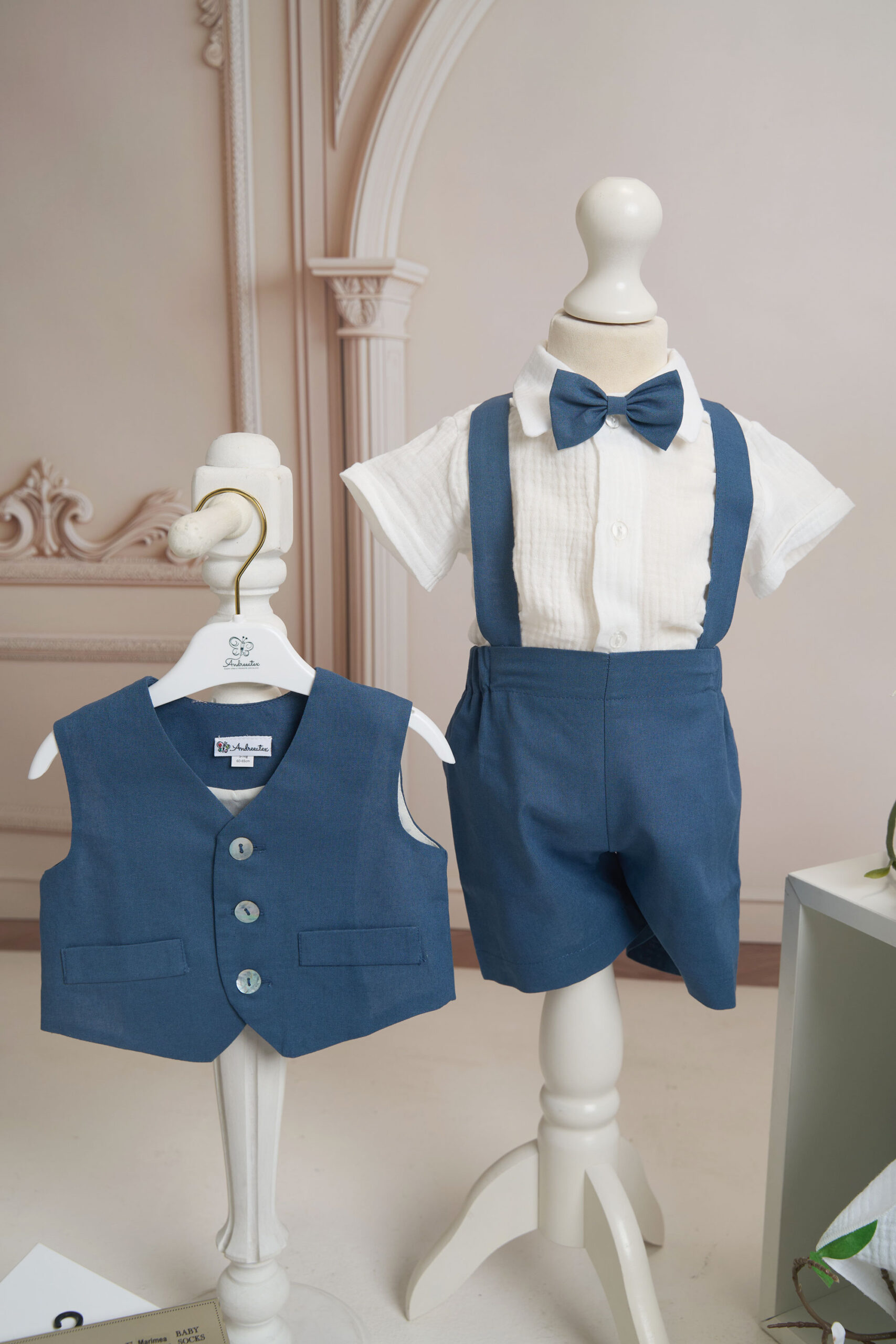 Set complet botez (trusou) - Costum Amos - albastru - Cufăr Oval 3 Set complet botez (trusou) - Costum Amos - albastru - Cufăr Oval - imagine 3