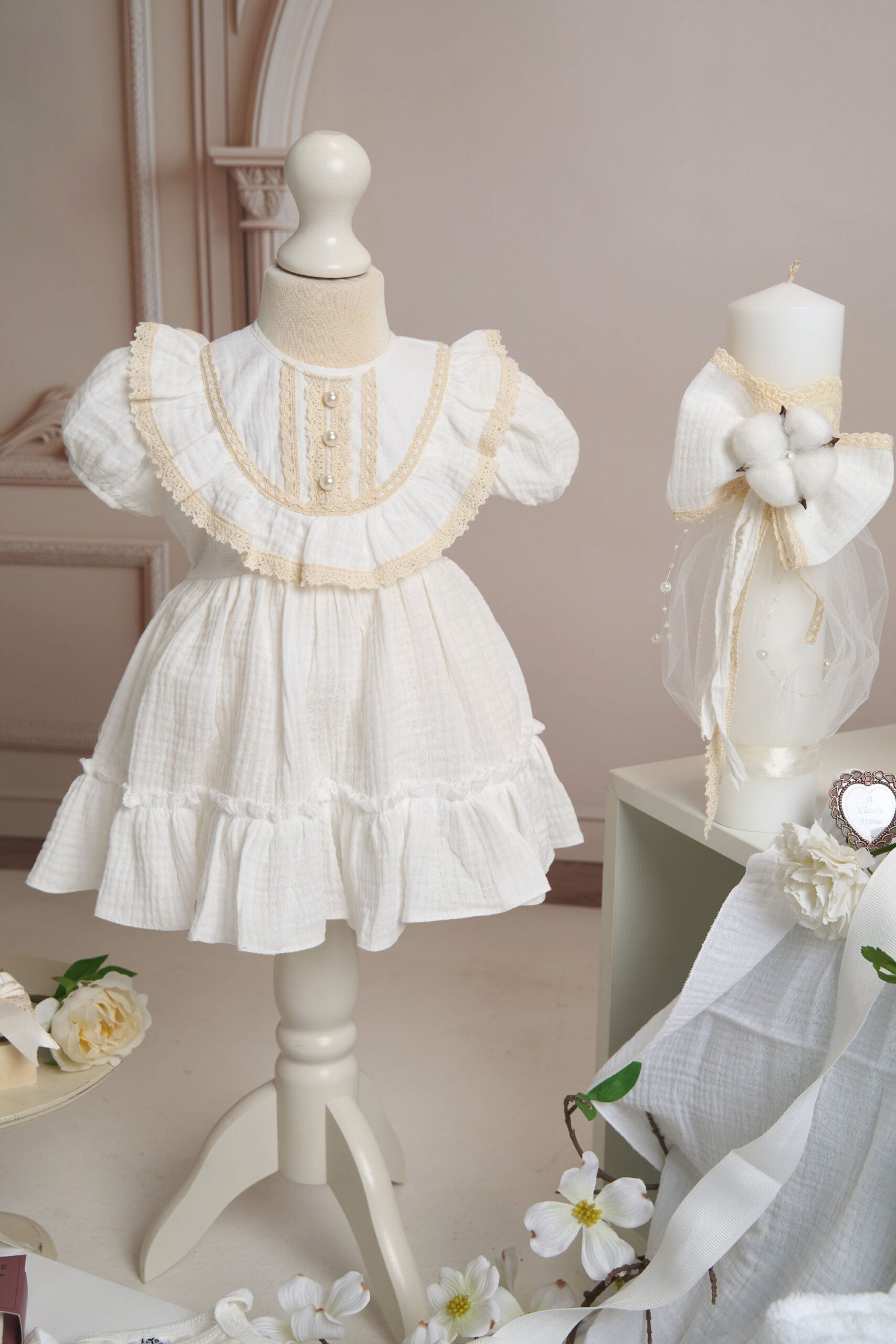 Set complet botez (trusou) - Ludmila - alb-ivoire (mânecă scurtă) 2 Set complet botez (trusou) - Ludmila - alb-ivoire (mânecă scurtă) - imagine 2