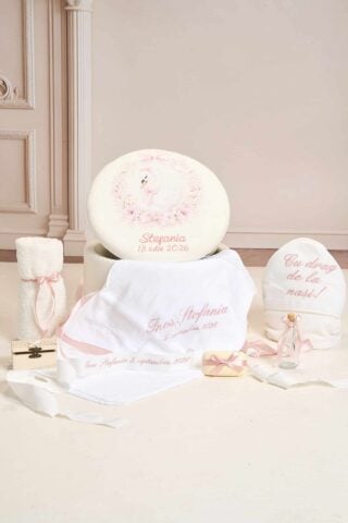 Pachet botez -20% REDUCERE - Cufăr buretat Lebădă Roz + Trusou PureBebe