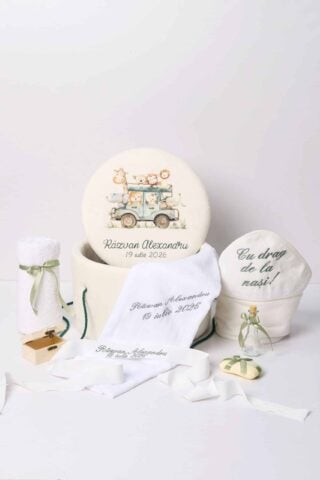 Pachet botez -20% REDUCERE – Cufăr Safari buretat + Trusou PureBebe
