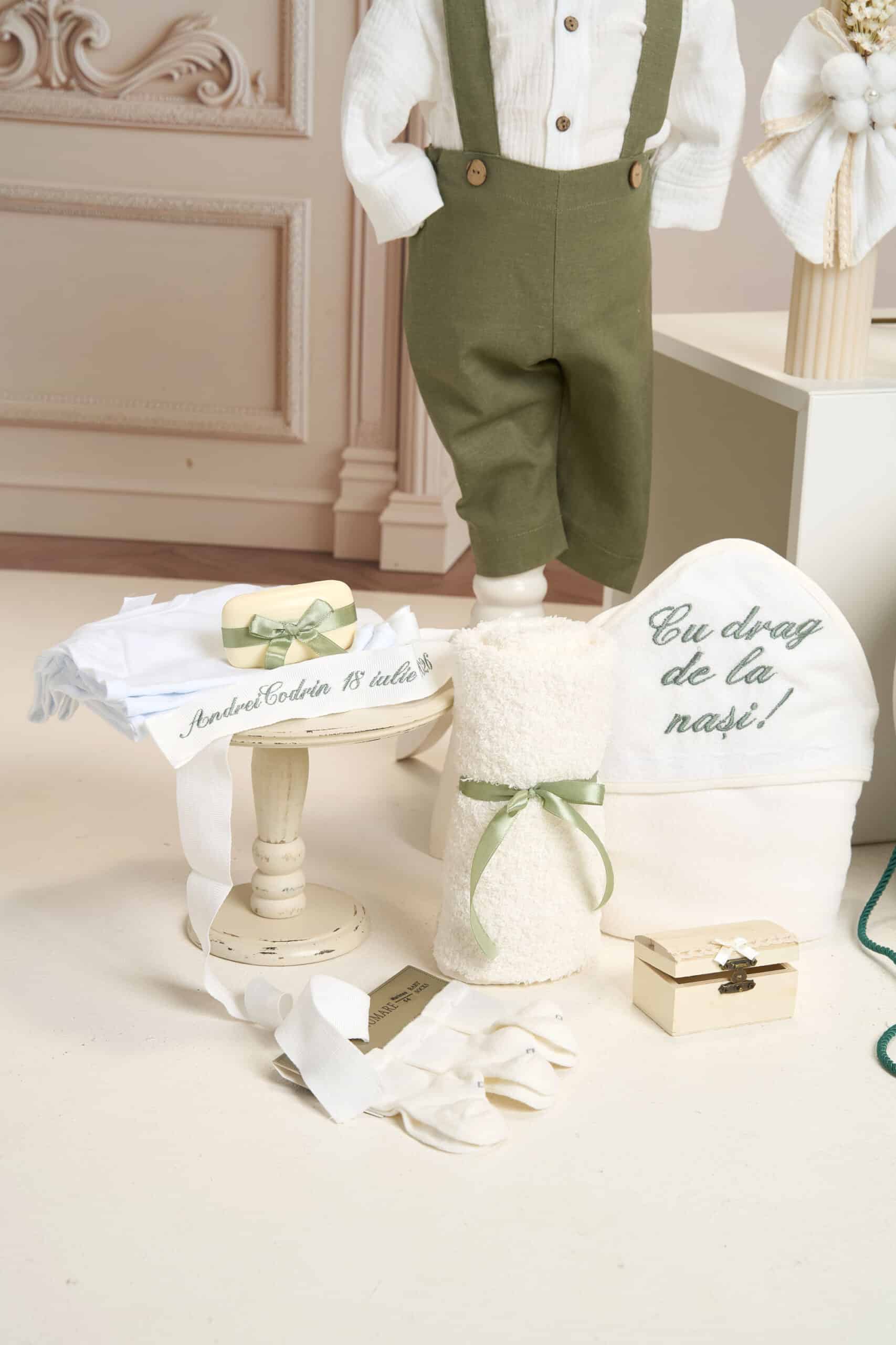 Set complet botez (trusou) - Dan - verde olive 8 Set complet botez (trusou) - Dan - verde olive - imagine 8